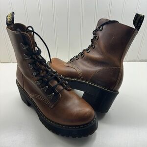 WOMENS DR. MARTENS BOOTS SIZE SIZE 7